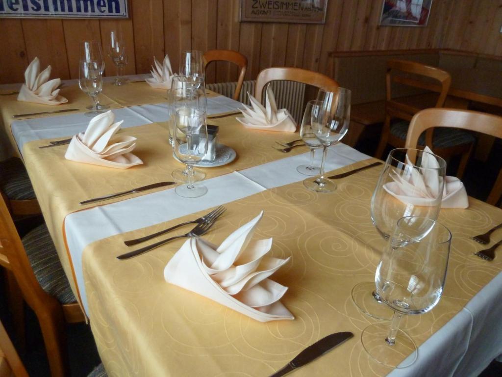Gasthof Derby Zweisimmen Exterior photo