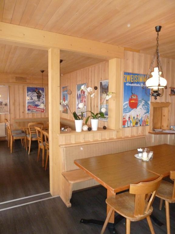 Gasthof Derby Zweisimmen Exterior photo
